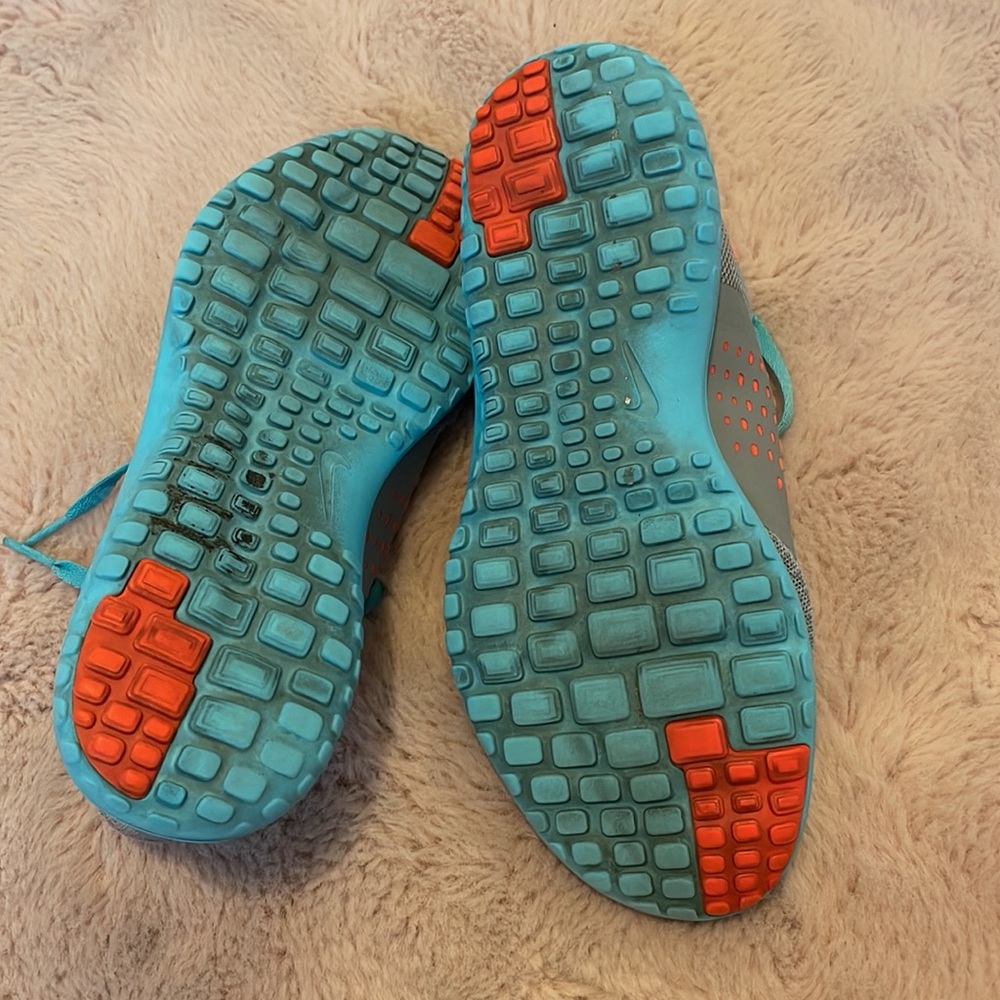 Nike shoes - Picture 3 of 3